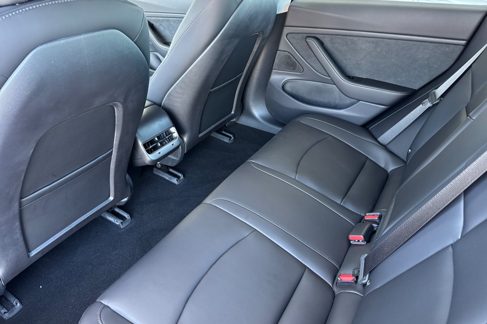 Used 2018 Tesla Model 3 Long Range RWD image 25