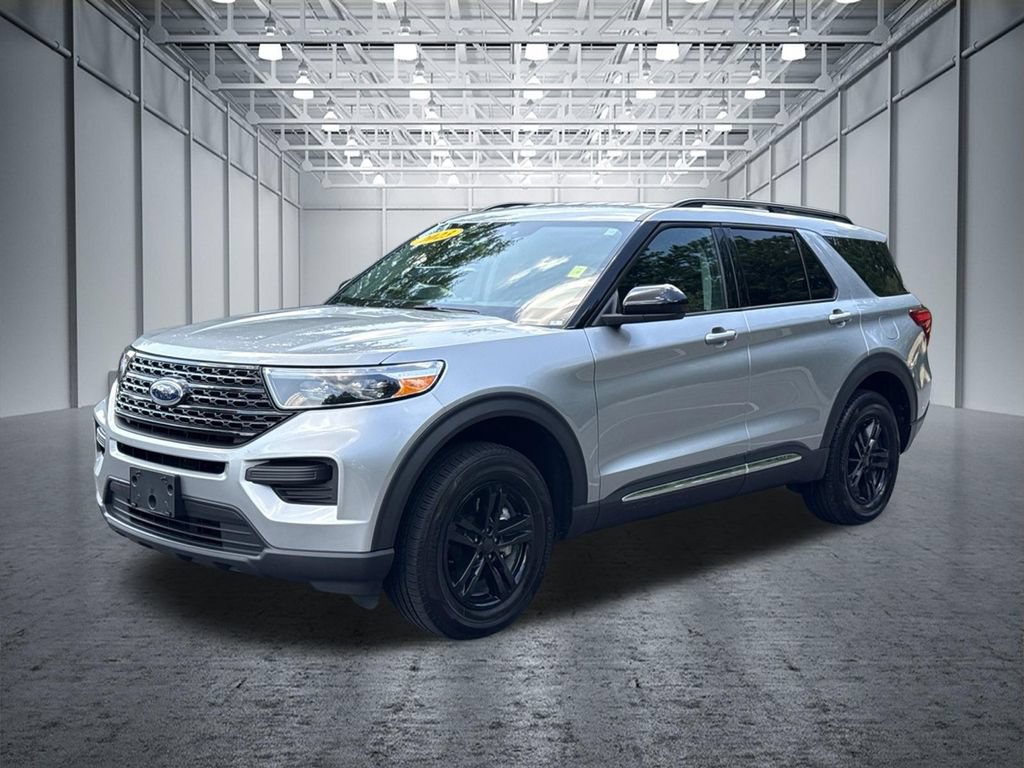 Used 2023 Ford Explorer XLT AWD/4WD image 3