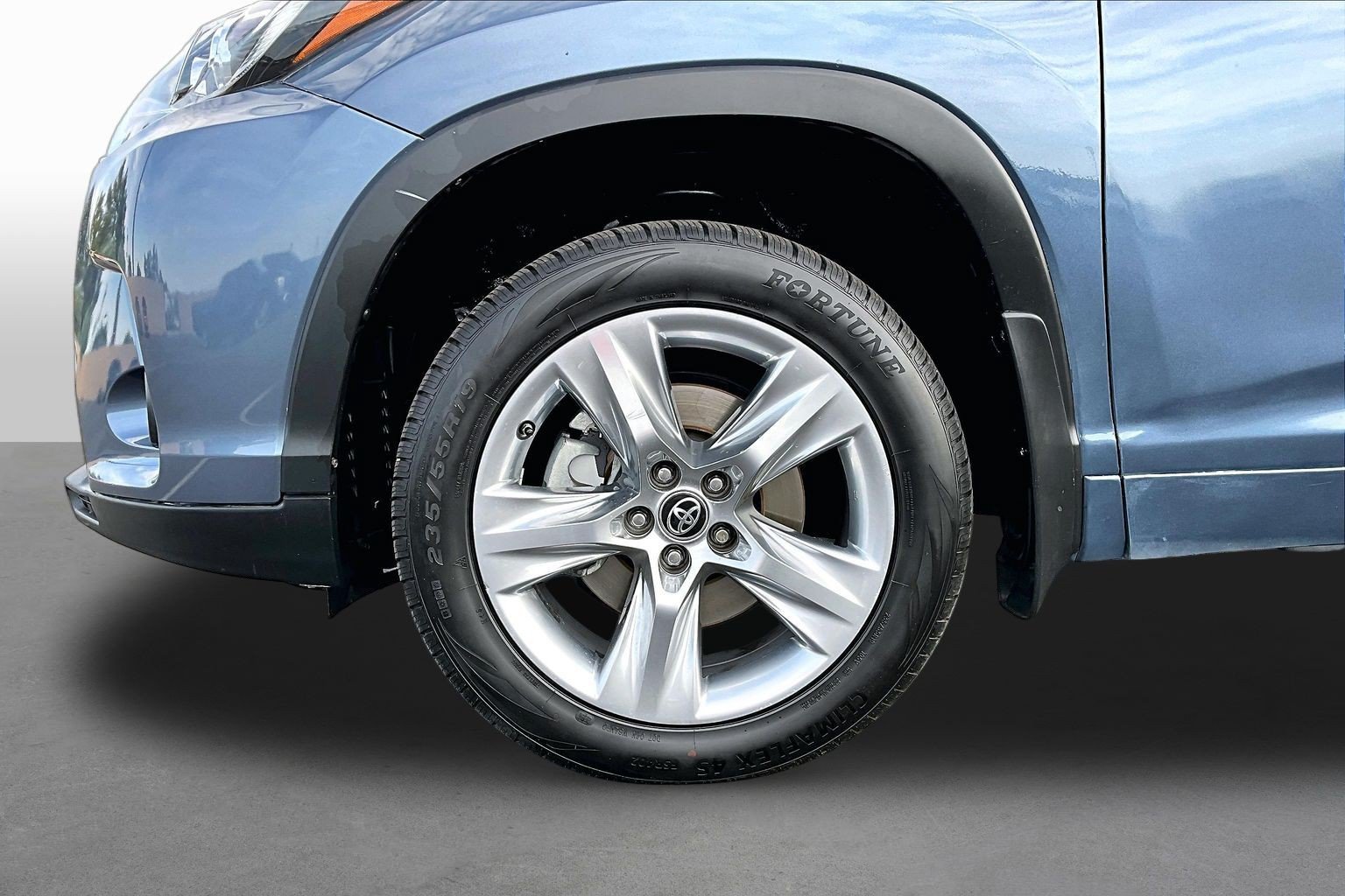 Used 2017 Toyota Highlander Limited w/ Carpet Mat Package FWD image 8