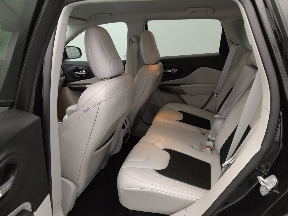Used 2020 Jeep Cherokee Latitude Plus FWD image 18