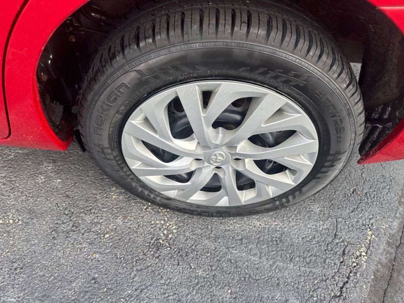 Used 2017 Toyota Corolla LE image 34