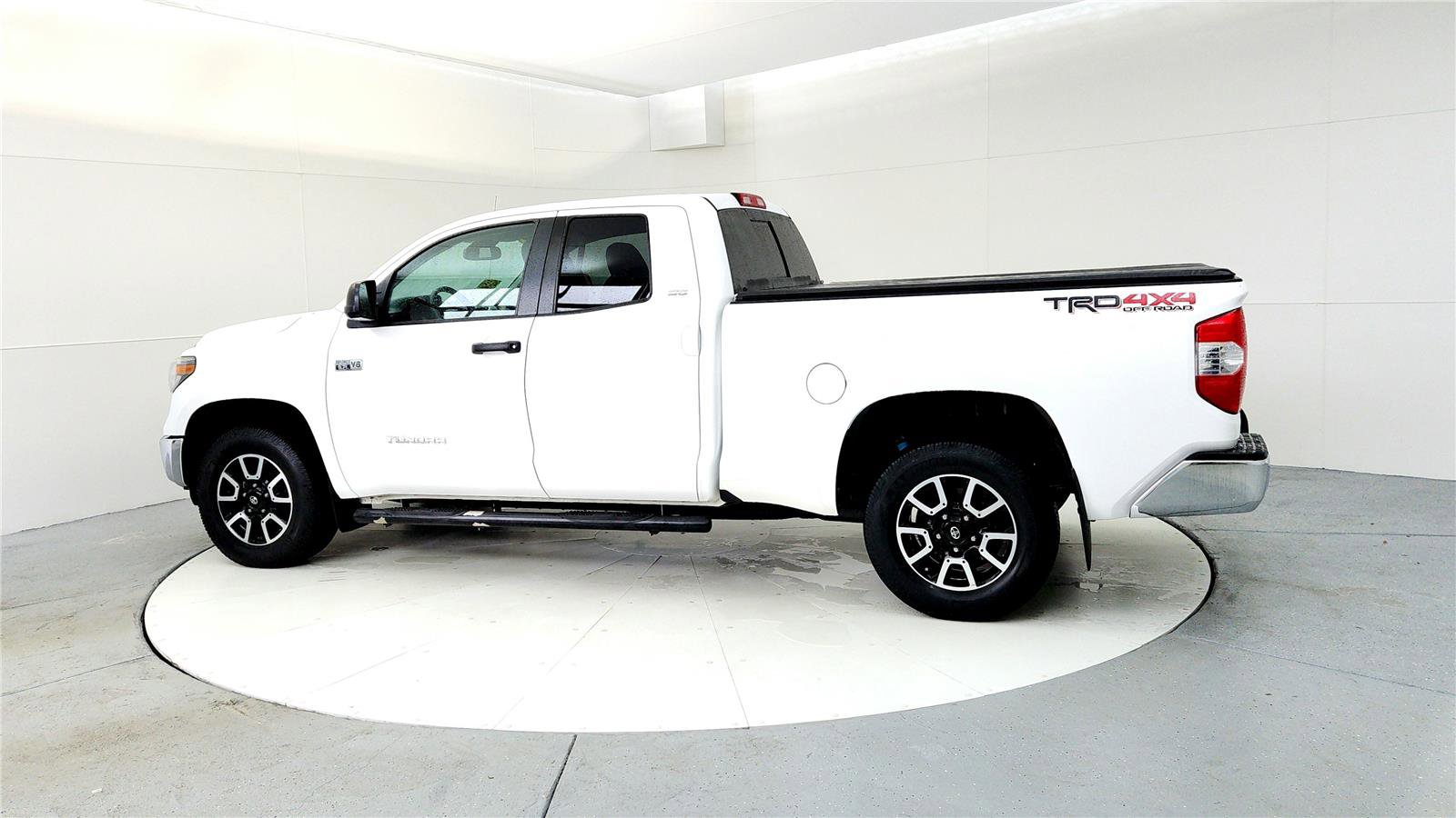 Used 2018 Toyota Tundra SR5 w/ TRD Off Road Package image 4