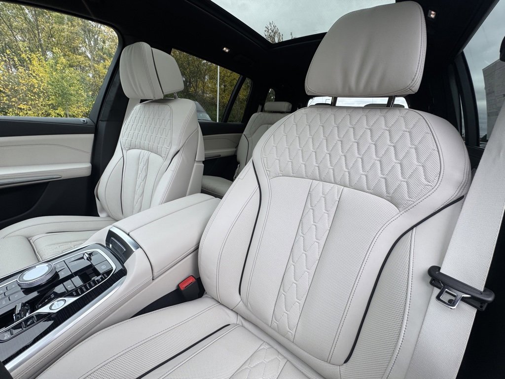 New 2026 BMW X7 M60i w/ Executive Package image 19