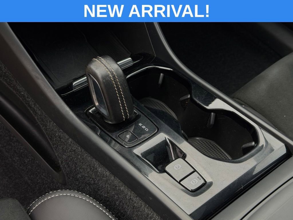 Used 2022 Volvo XC40 T5 R-Design w/ Advanced Package image 24