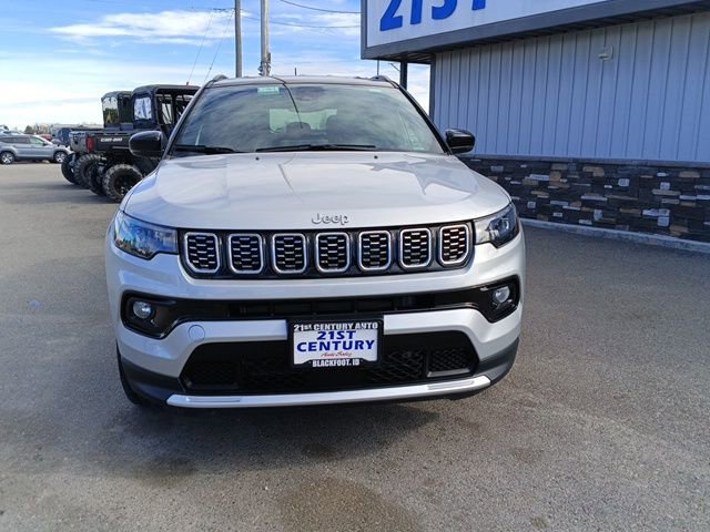 Used 2025 Jeep Compass Limited AWD/4WD image 2
