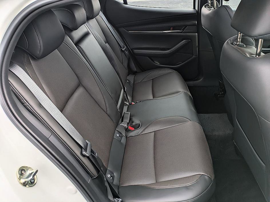 New 2026 MAZDA MAZDA3 Hatchback w/Premium Plus Pkg image 30