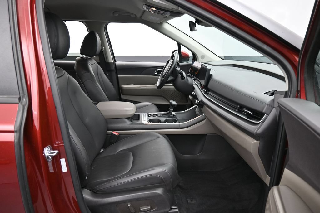 Used 2025 Kia Carnival EX FWD image 40