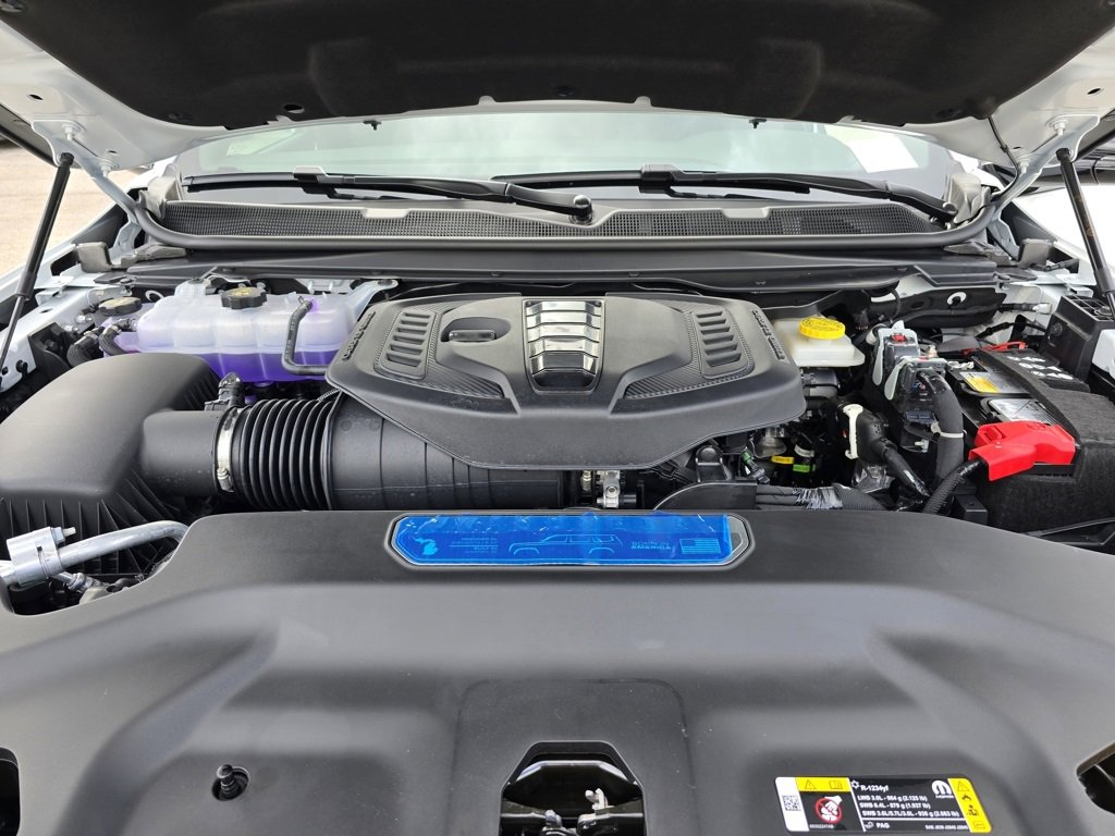 New 2025 Jeep Wagoneer L Series II w/ HD Trailer Tow Package w/25F image 13