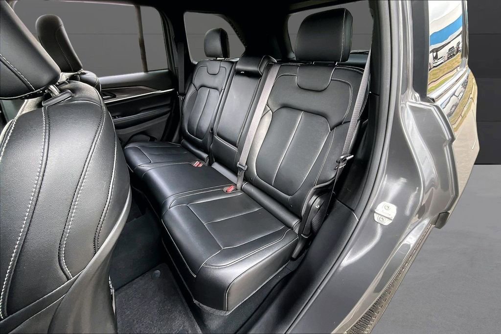 Used 2024 Jeep Grand Cherokee Limited w/ Black Appearance Package AWD/4WD image 26