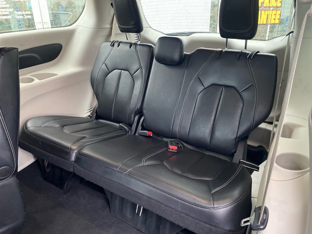 Used 2022 Chrysler Pacifica Touring-L image 23
