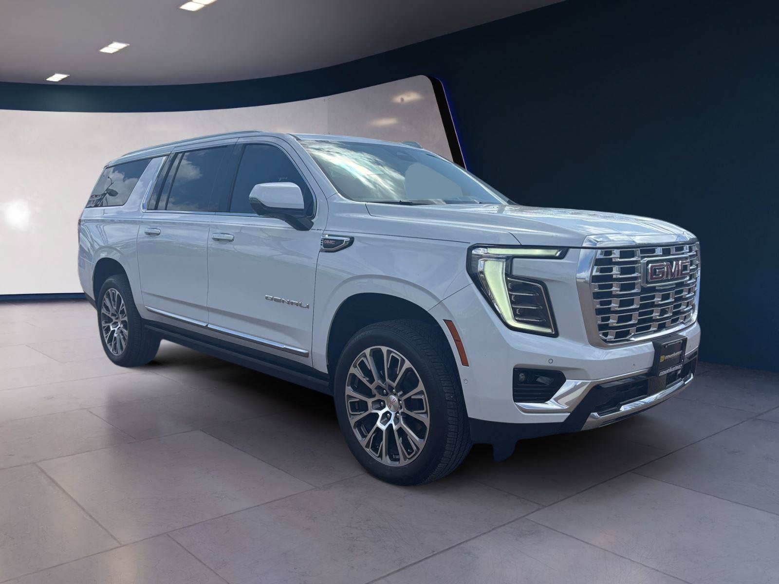 Used 2026 GMC Yukon XL Denali w/ Denali Reserve Package AWD/4WD image 7