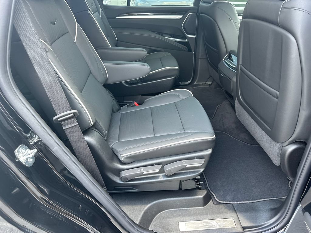 Certified 2026 Cadillac Escalade Luxury w/ LPO, Radiant Package AWD/4WD image 15