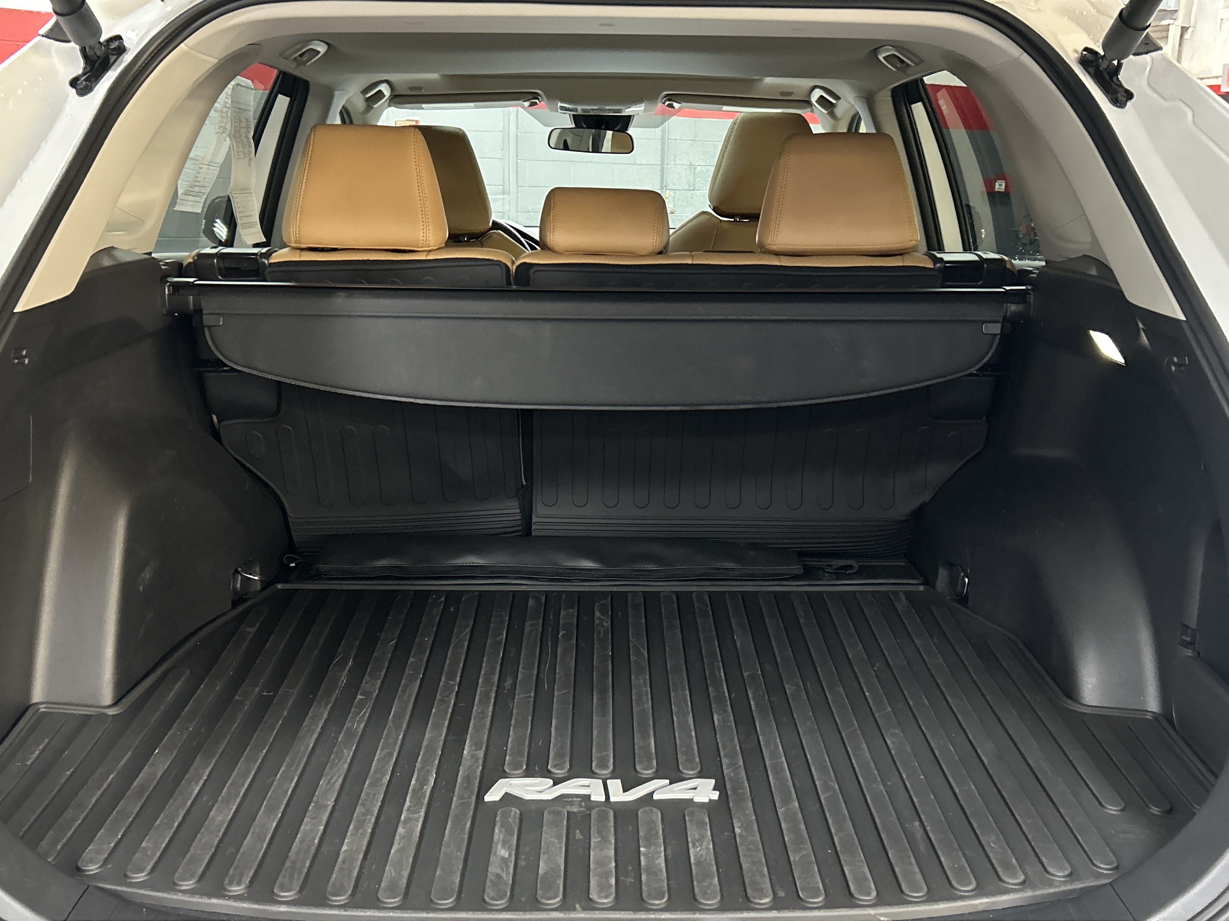 Certified 2025 Toyota RAV4 XLE w/ Convenience Package FWD image 32