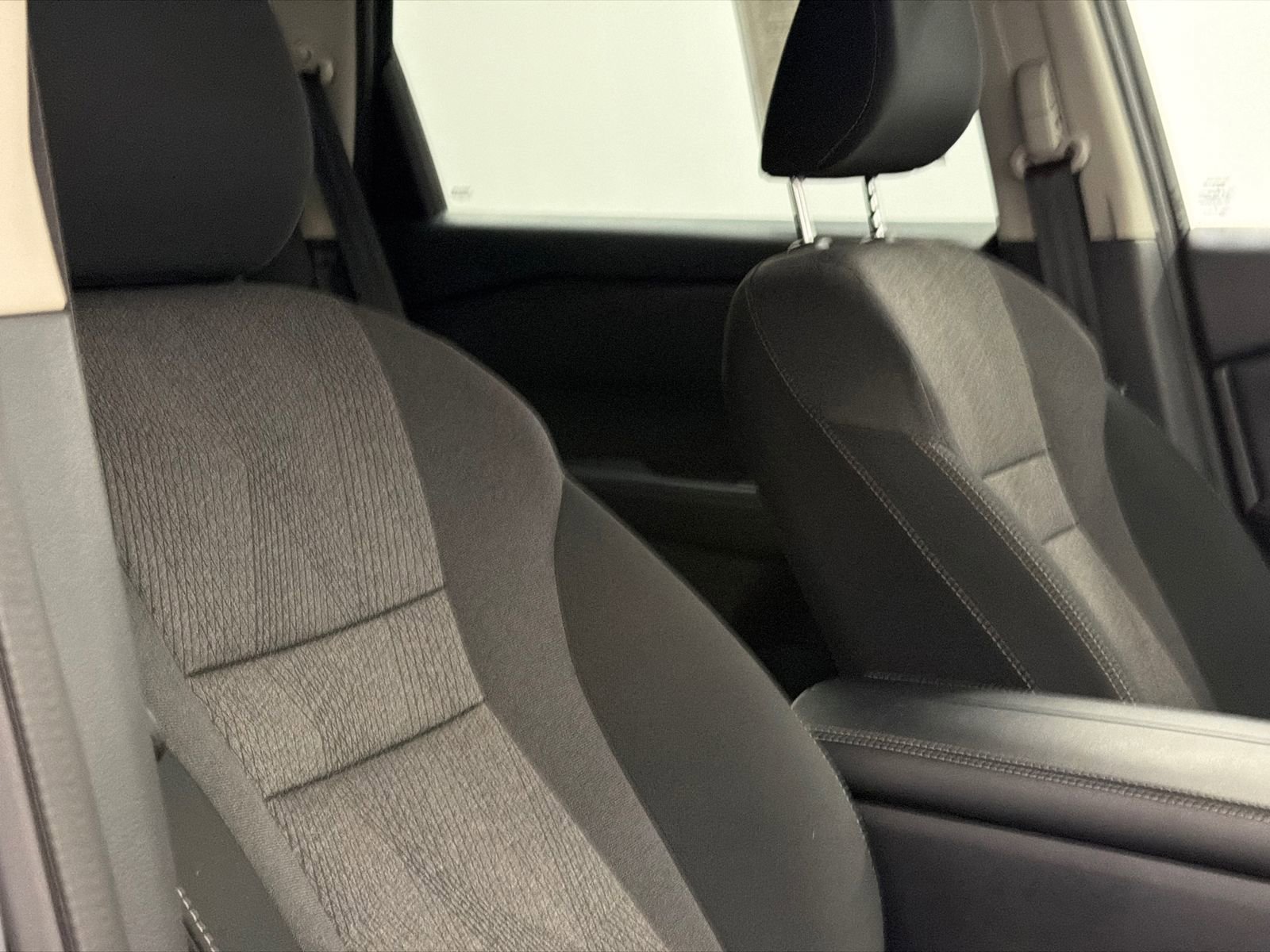 Used 2025 Nissan Rogue SV image 11