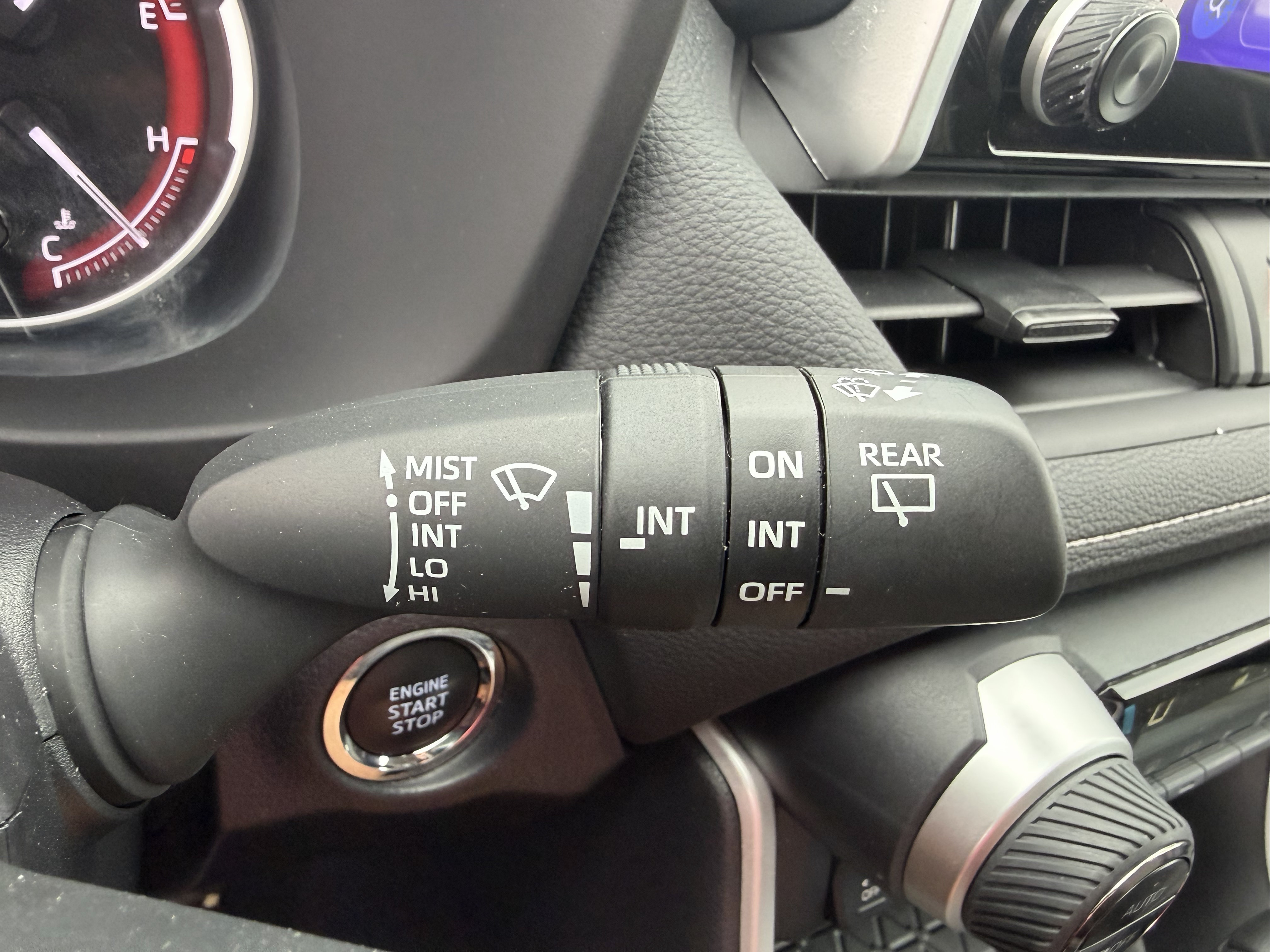 Used 2025 Toyota RAV4 XLE FWD image 27