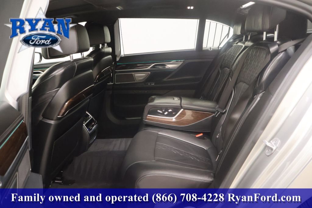 Used 2022 BMW 750i xDrive w/ Executive Package image 12