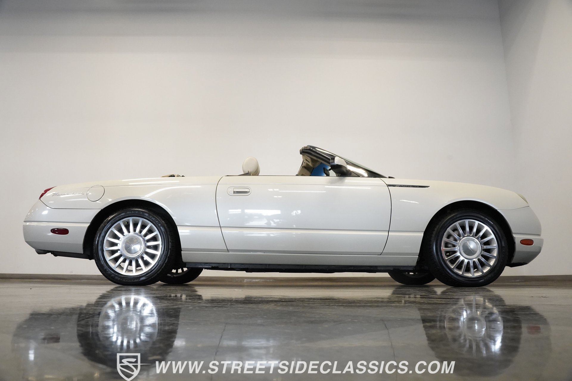Used 2005 Ford Thunderbird 50th Anniversary image 22