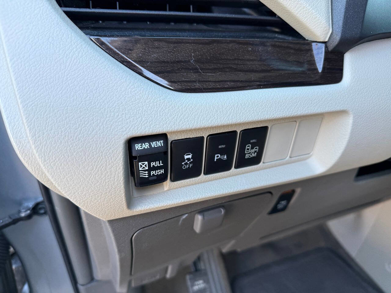 Used 2015 Toyota Sienna XLE Premium image 54