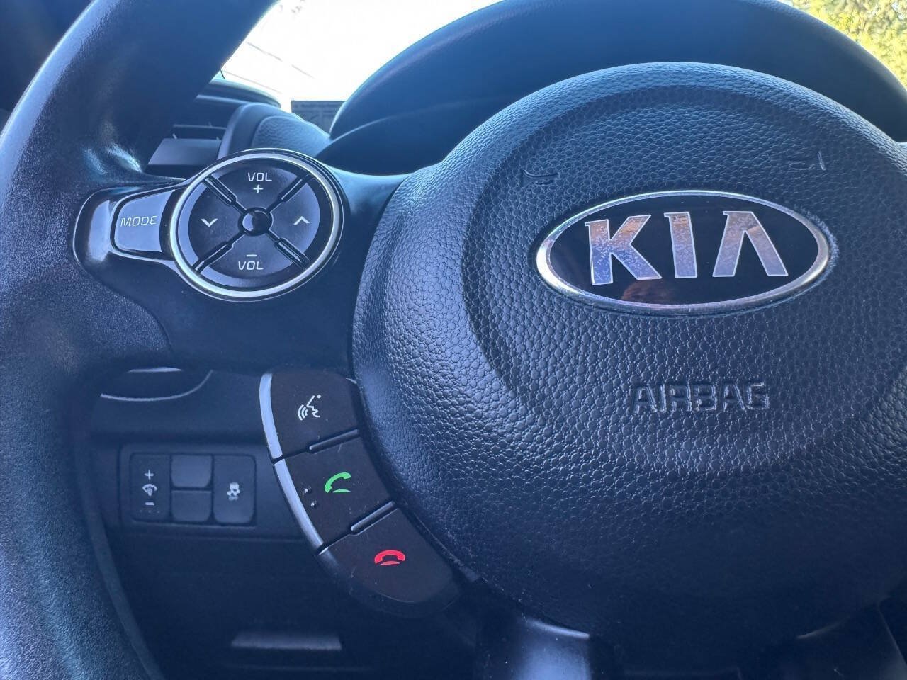 Used 2014 Kia Soul FWD image 30