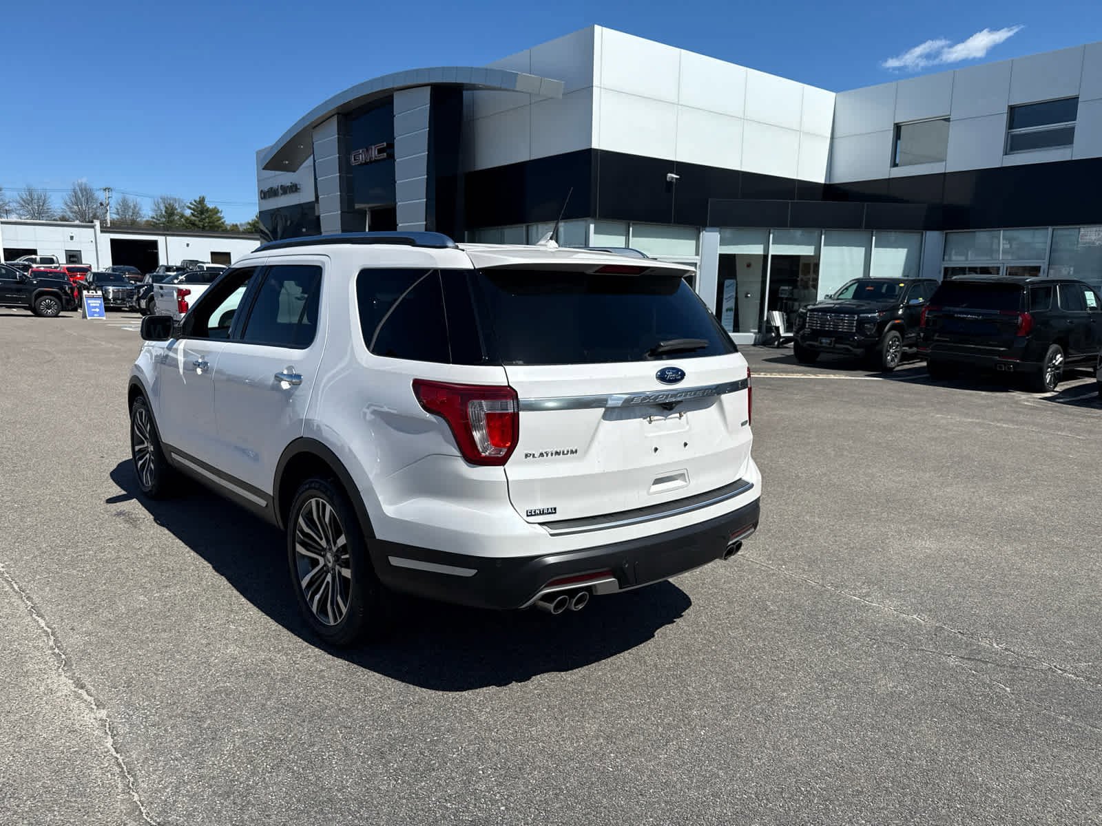 Used 2019 Ford Explorer Platinum AWD/4WD image 3