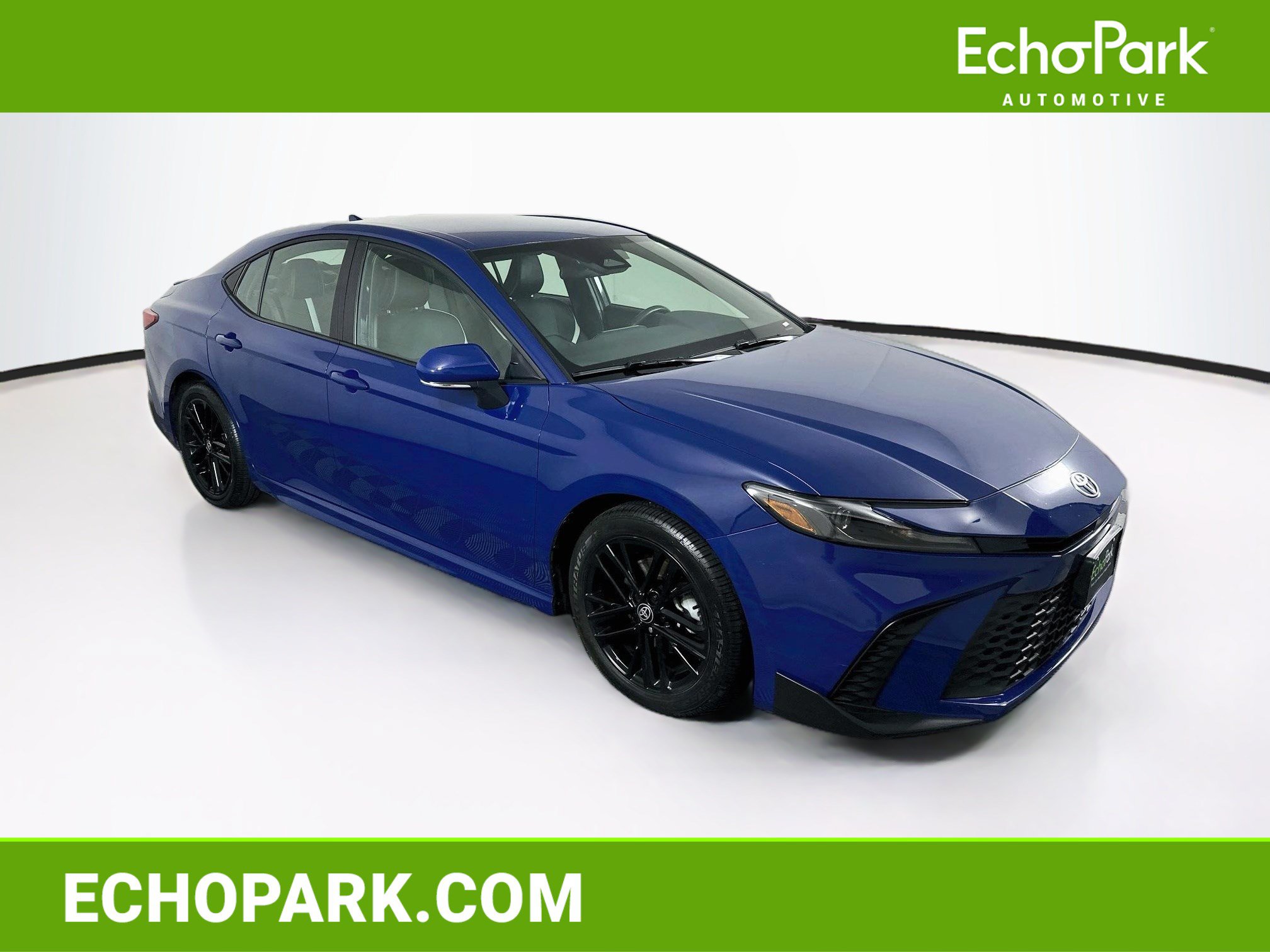 Used 2025 Toyota Camry SE FWD image 1