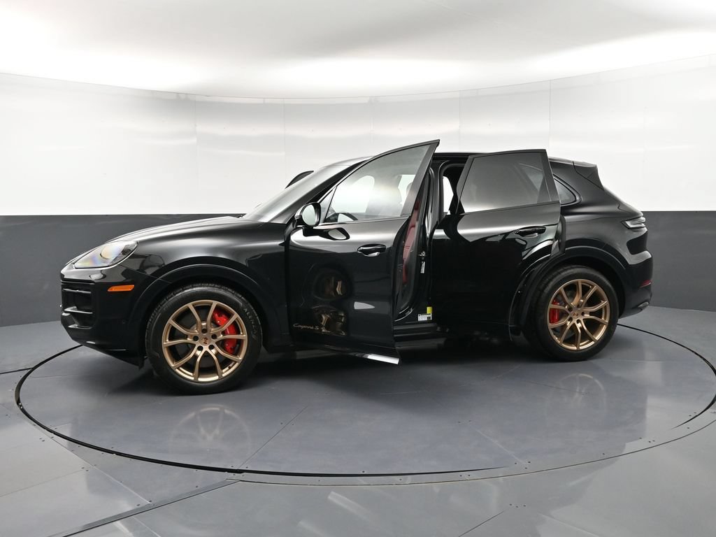Certified 2025 Porsche Cayenne S AWD/4WD image 38