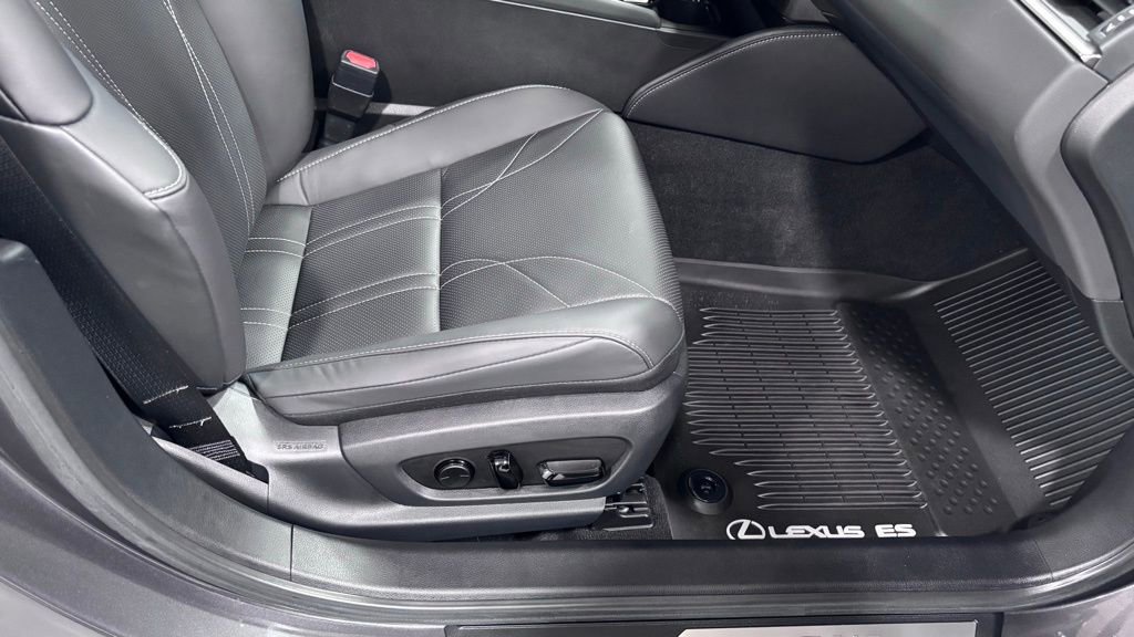 Used 2023 Lexus ES 350 Luxury w/ Accessory Package (Z1) image 17