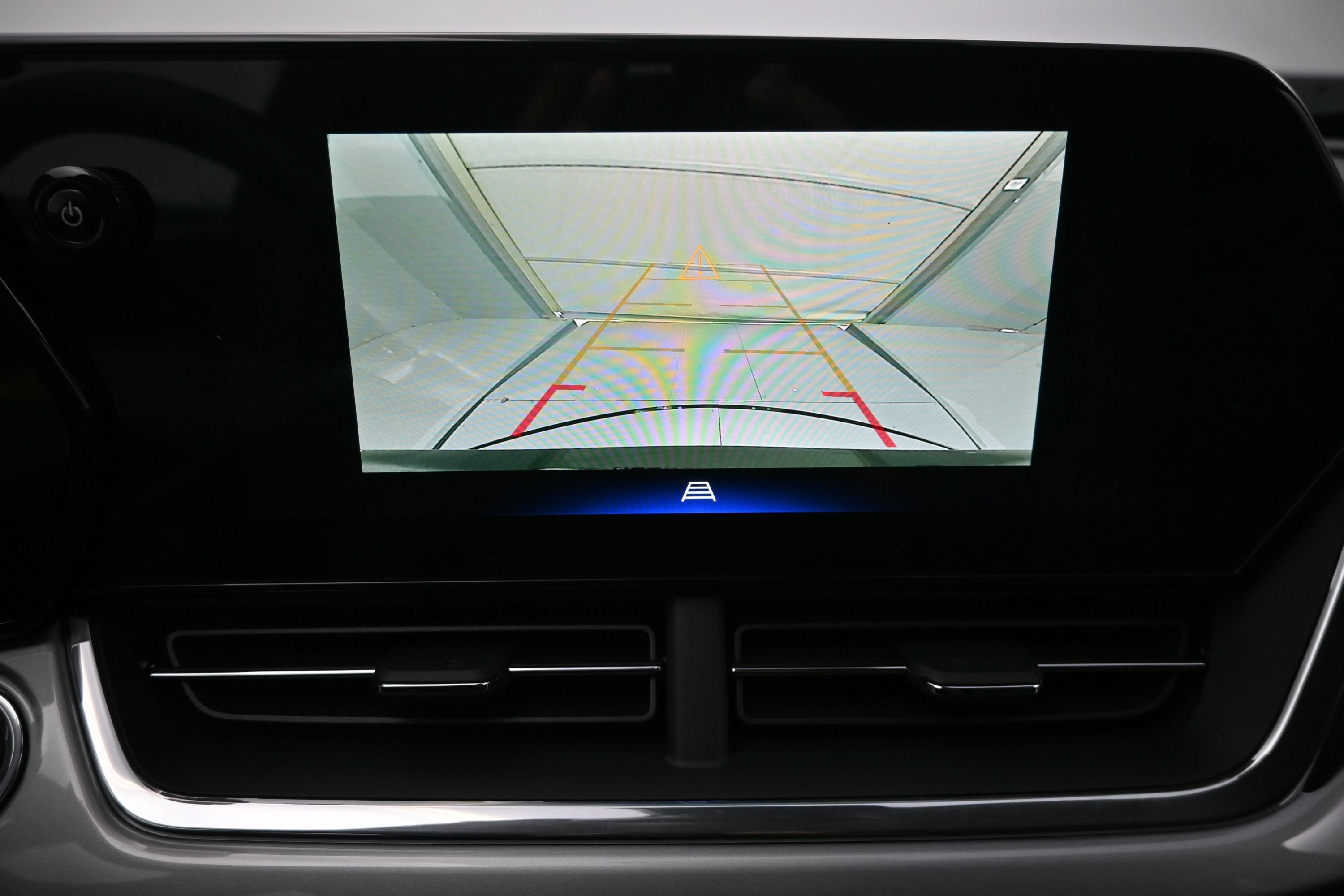 New 2026 Chevrolet Trax LT w/ Sunroof Package FWD image 18