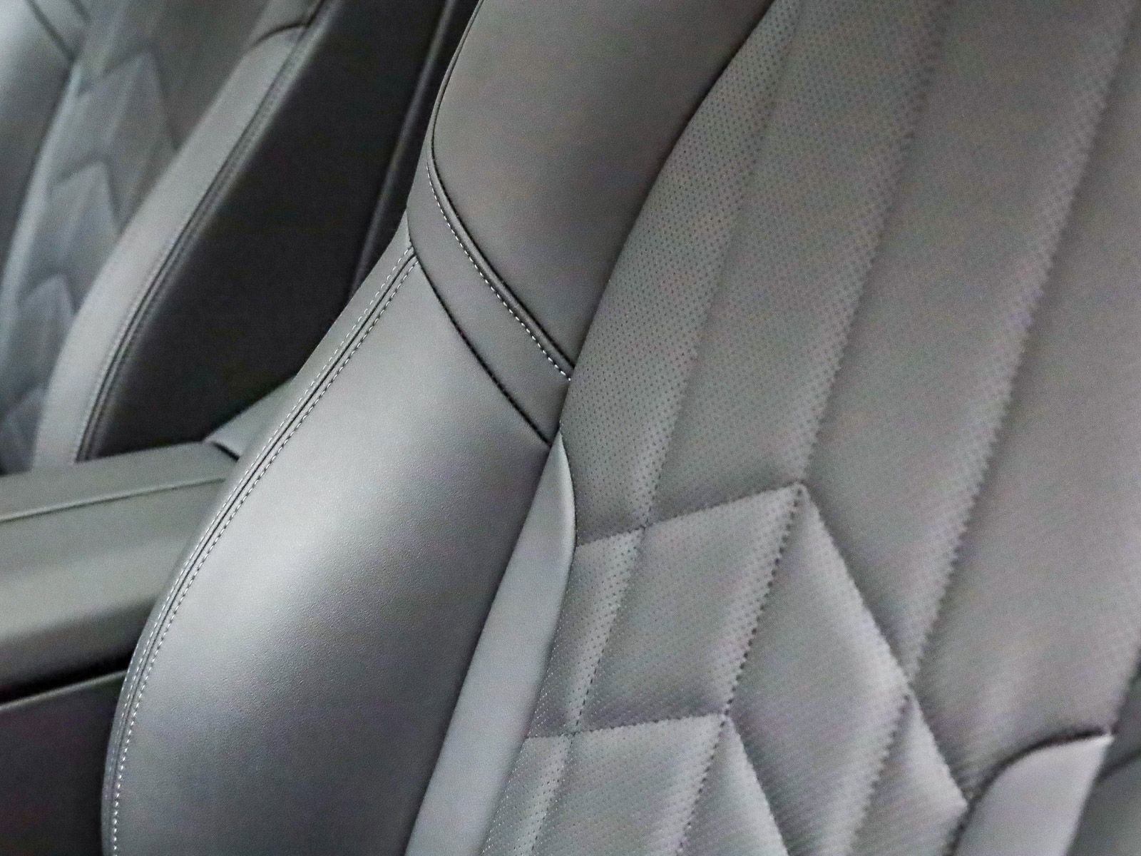 Used 2025 BMW 530i w/ Premium Package image 23