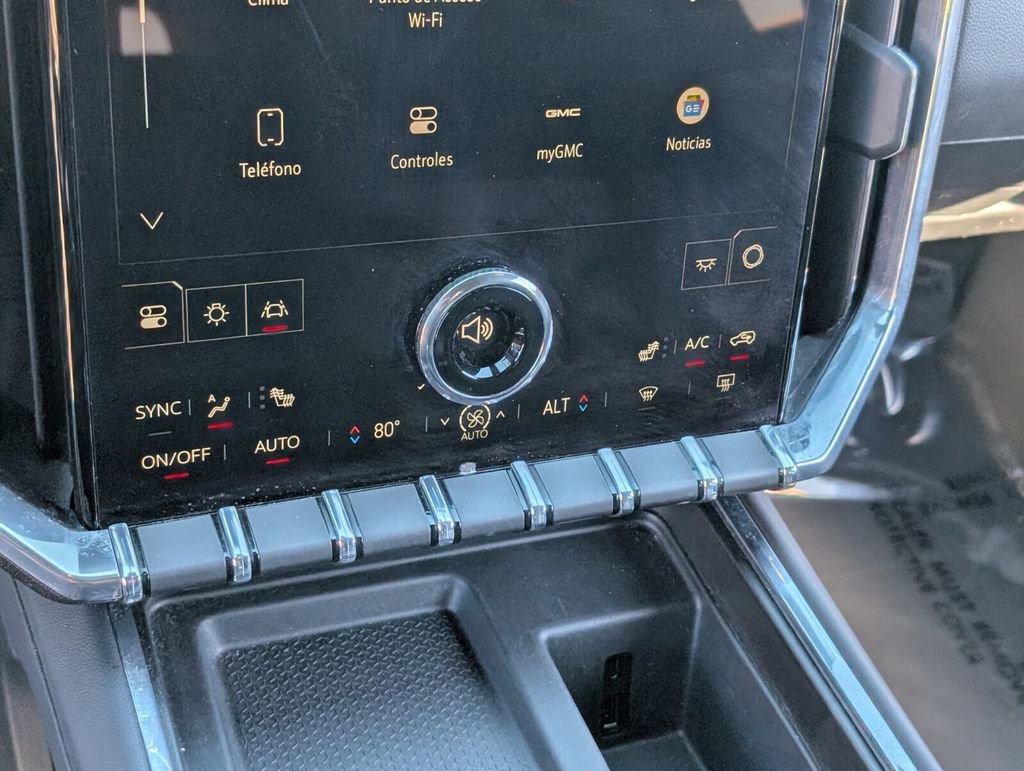 Used 2025 GMC Acadia Elevation image 24