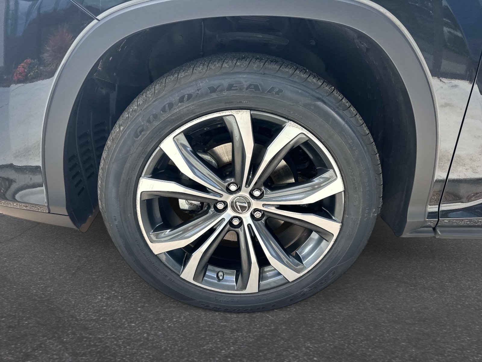 Certified 2022 Lexus RX 350L Premium w/ Premium Package AWD/4WD image 10