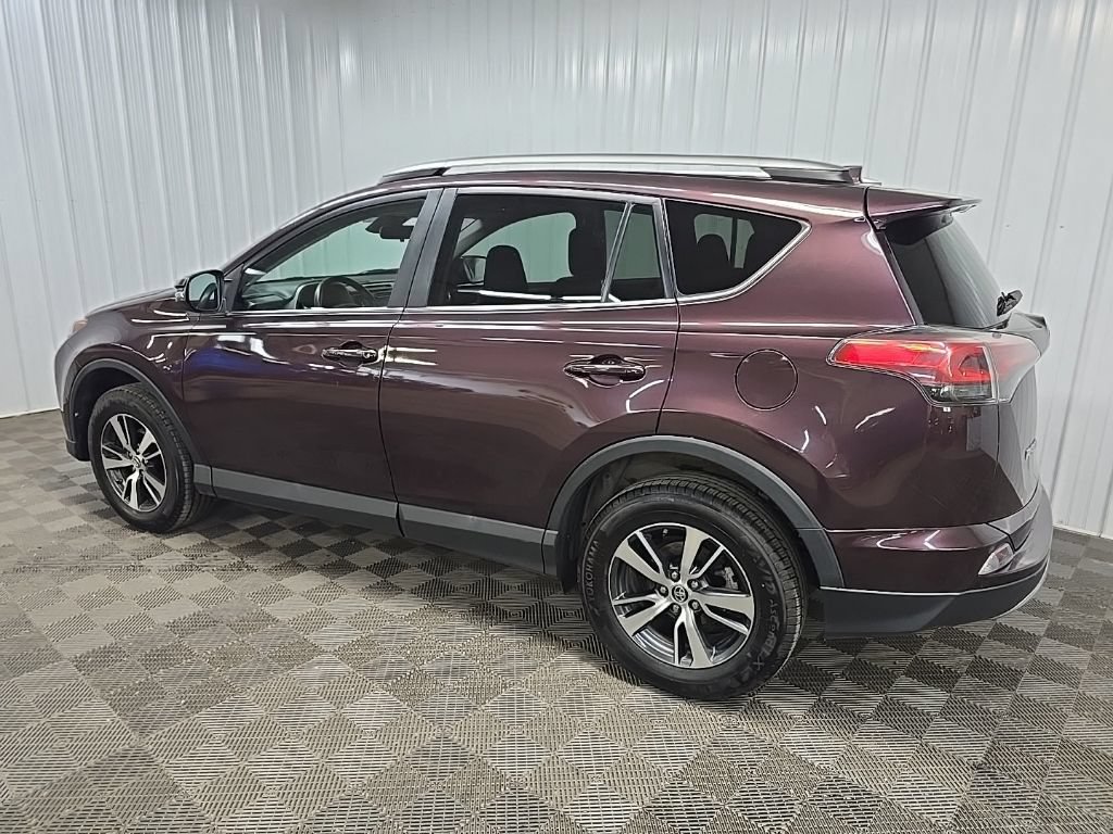 Used 2018 Toyota RAV4 XLE w/ Plus Extra Value Package AWD/4WD image 4