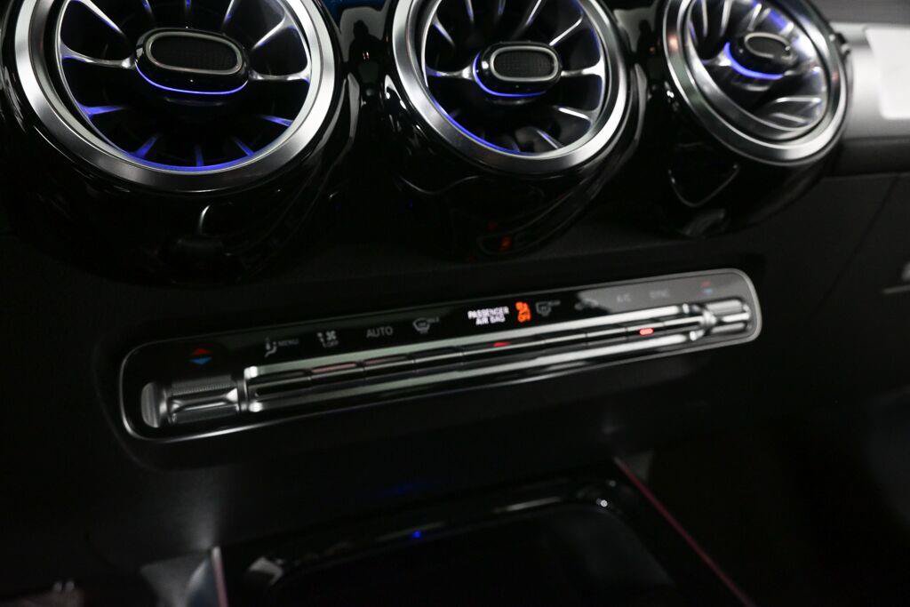 Certified 2023 Mercedes-Benz GLB 250 4MATIC image 13