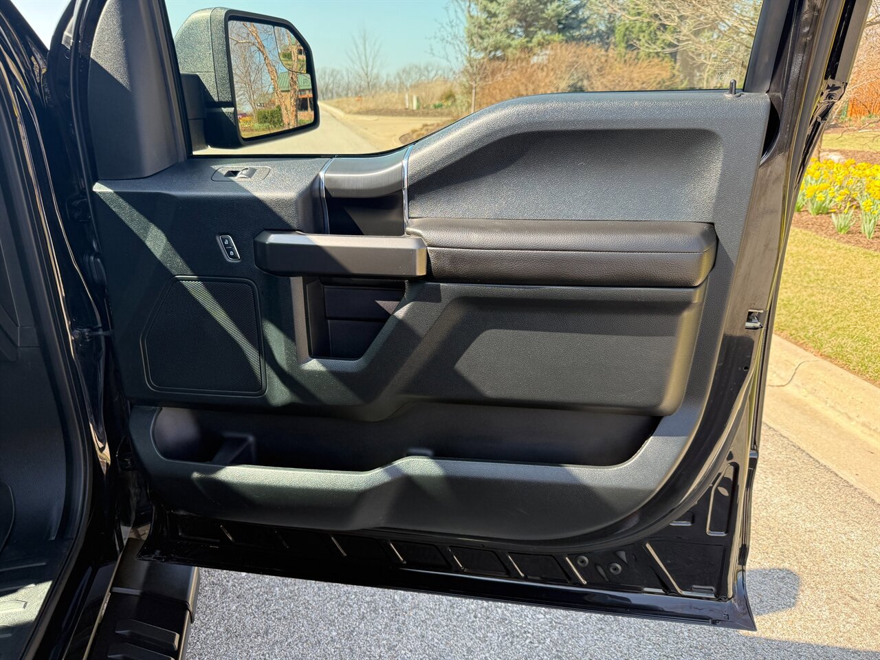 Used 2019 Ford F150 XLT w/ Equipment Group 302A Luxury AWD/4WD image 39