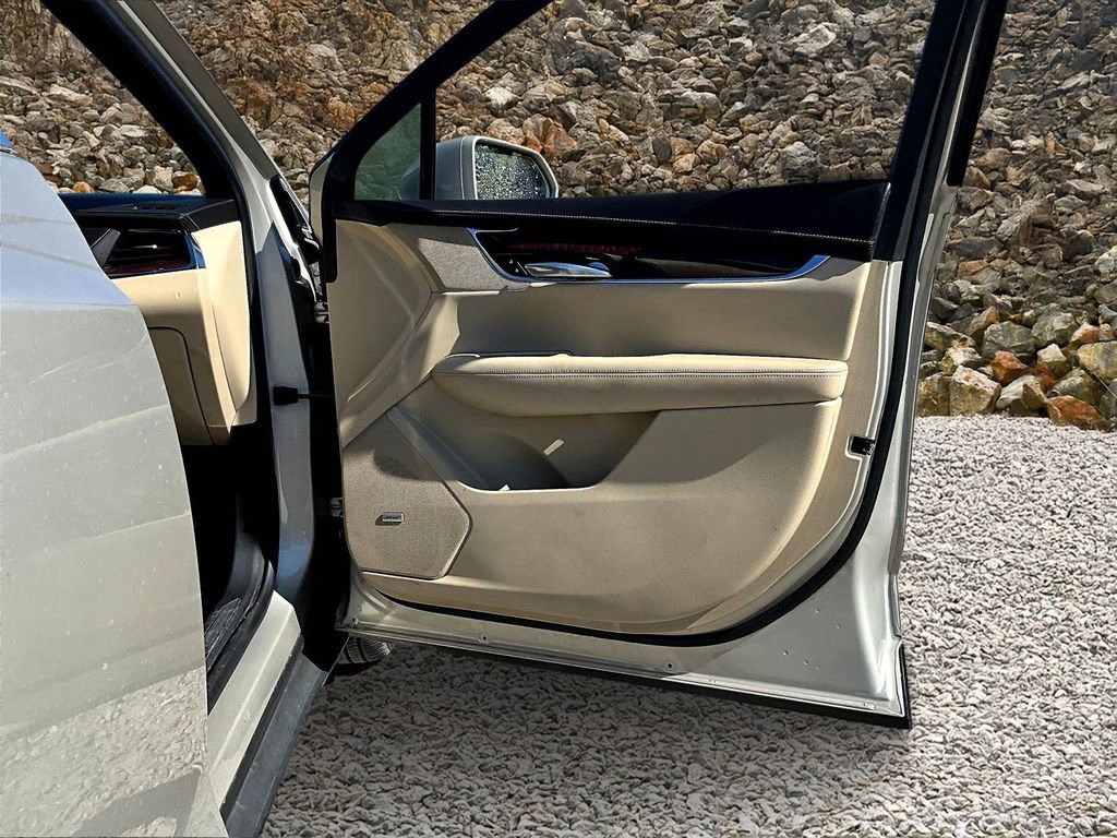 Used 2017 Cadillac XT5 Luxury w/ Driver Awareness Package image 22