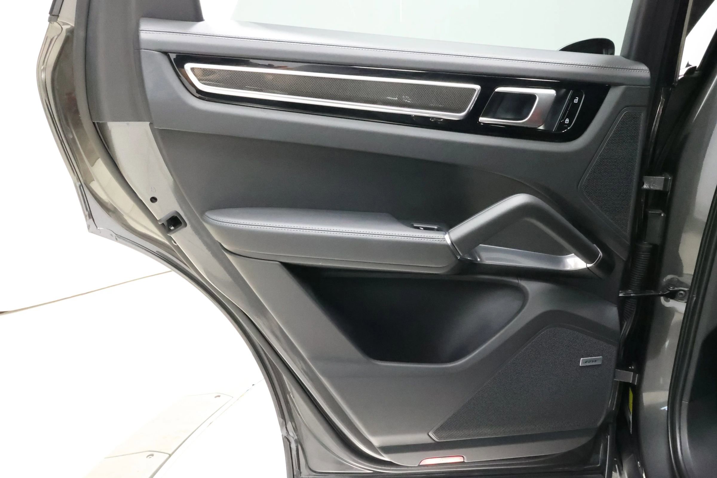 Used 2020 Porsche Cayenne Turbo image 42