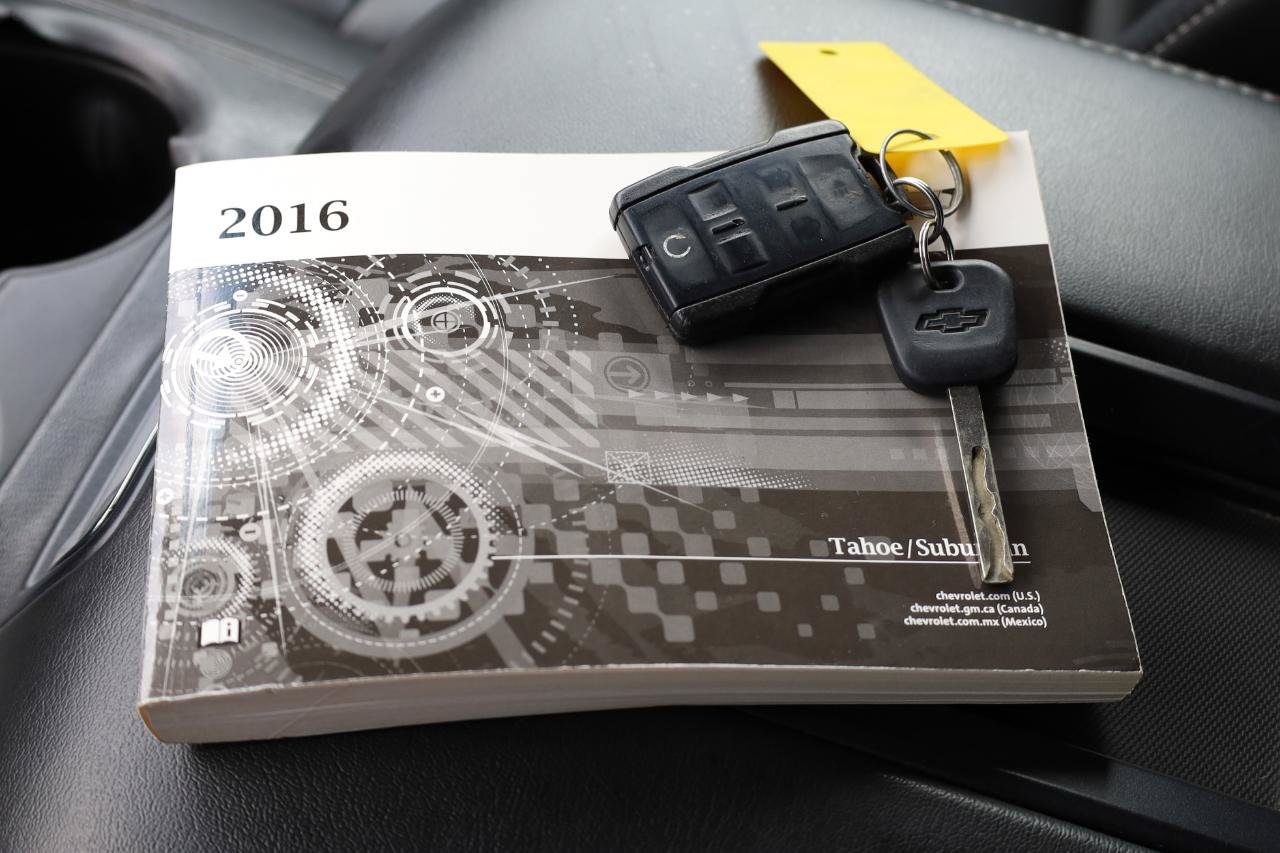 Used 2016 Chevrolet Suburban LT RWD image 11