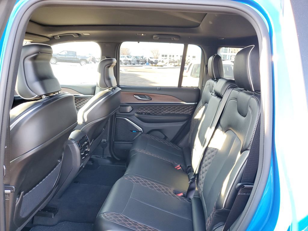 Used 2023 Jeep Grand Cherokee Summit w/ Luxury Tech Group V image 35