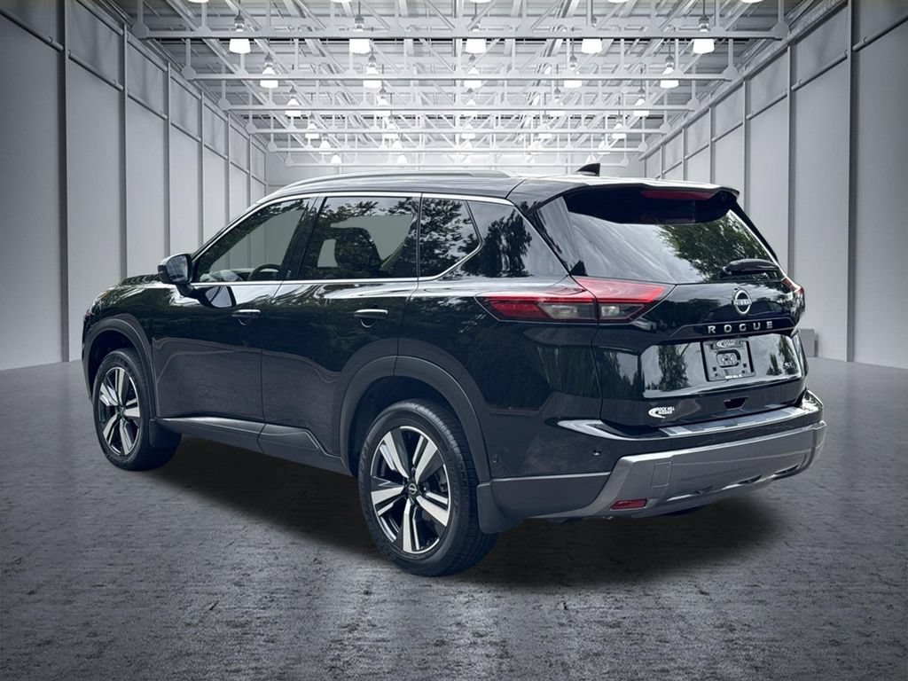Certified 2025 Nissan Rogue SL FWD image 6