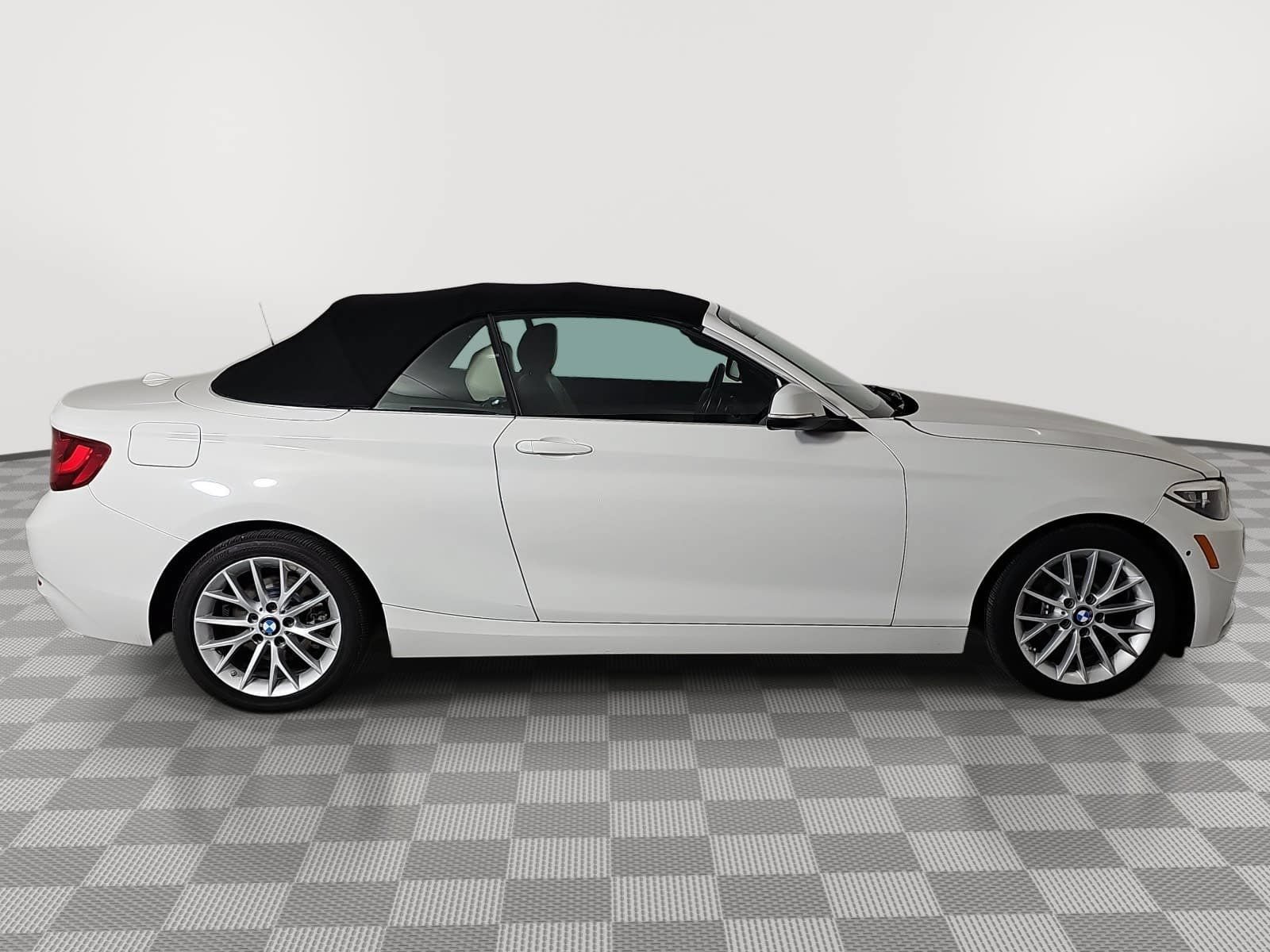 Used 2017 BMW 230i Convertible RWD image 9