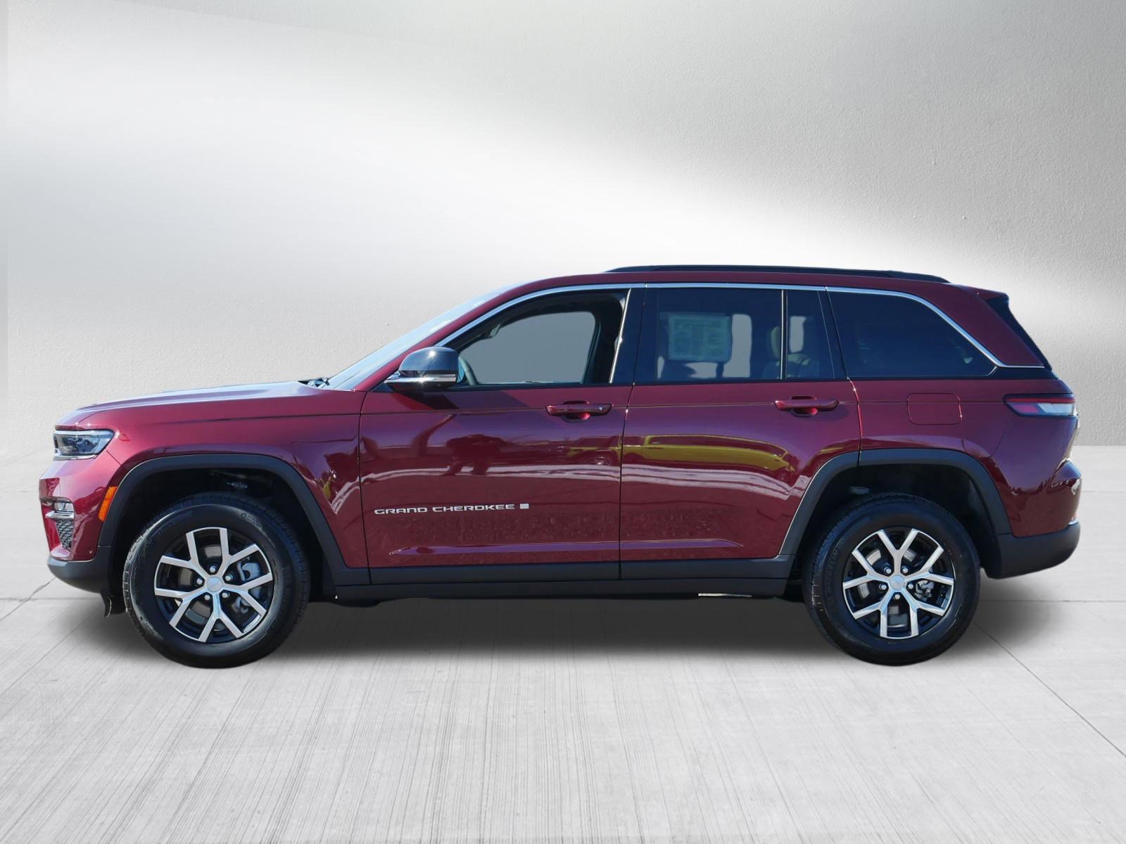 Used 2025 Jeep Grand Cherokee Limited w/ Luxury Tech Group II AWD/4WD image 4