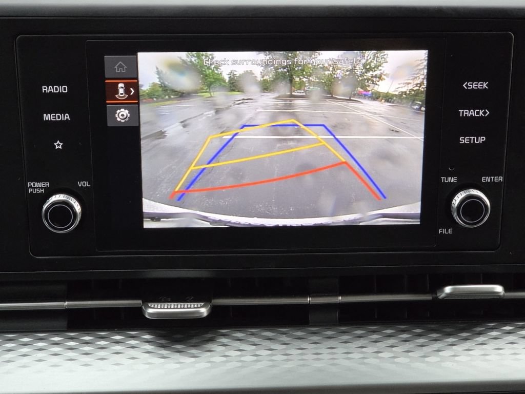 Used 2024 Kia Carnival LX FWD image 11
