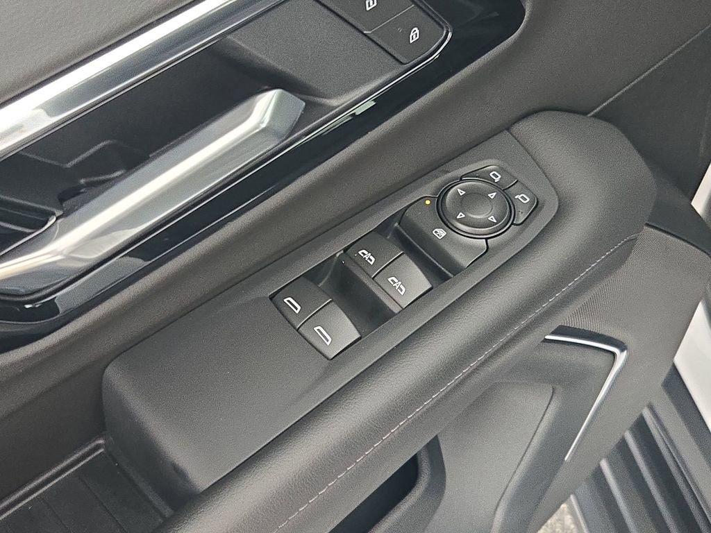 Used 2025 Chevrolet Suburban LS image 29