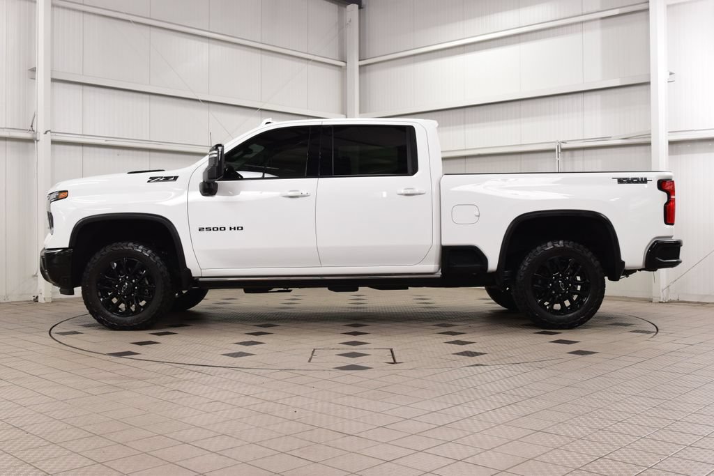 Used 2025 Chevrolet Silverado 2500 LTZ w/ LTZ Plus Package AWD/4WD image 4