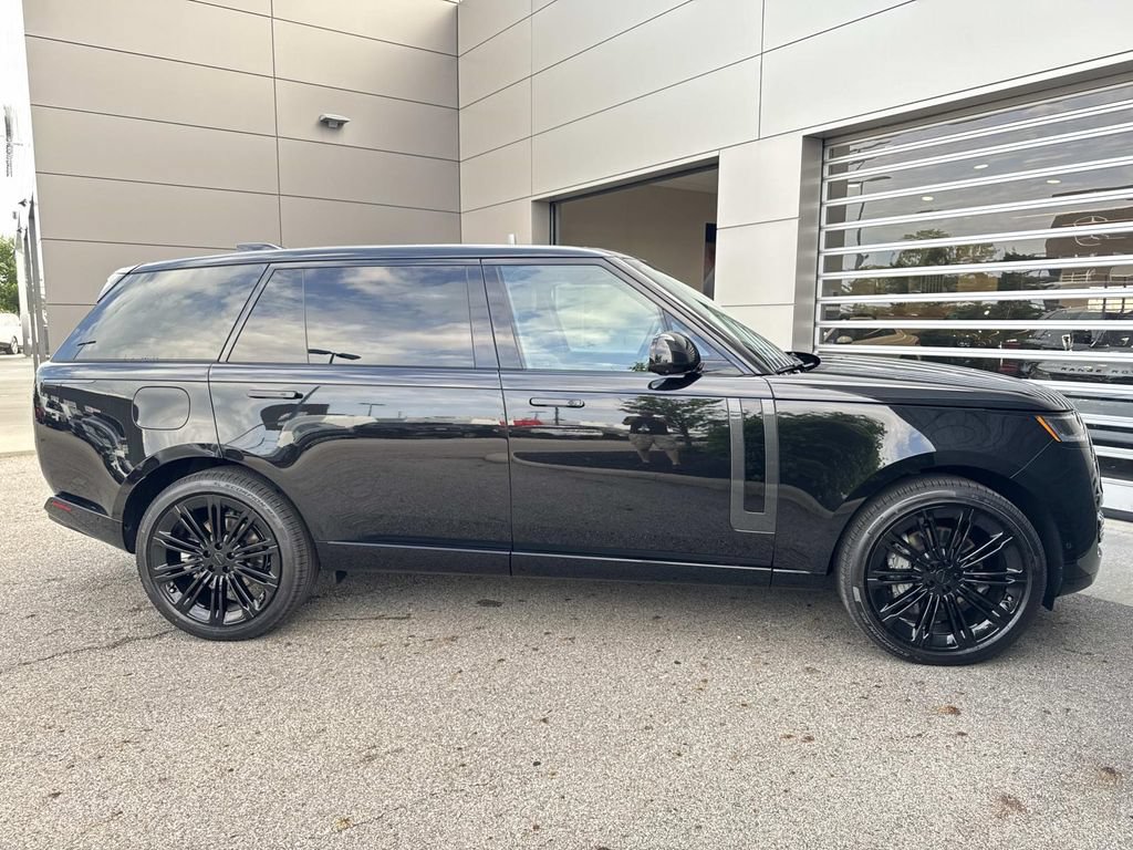 New 2026 Land Rover Range Rover Long Wheelbase SE AWD/4WD image 9
