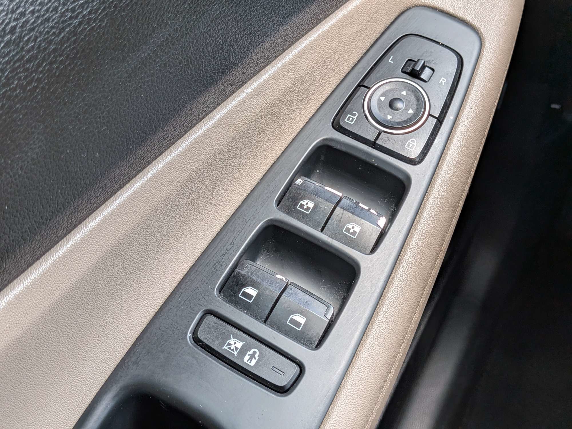 Used 2019 Hyundai Santa Fe SEL w/ Cargo Package FWD image 29