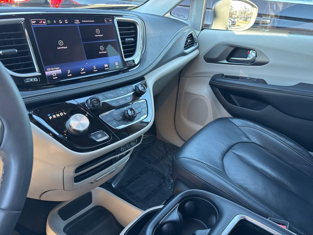 Used 2022 Chrysler Pacifica Touring-L image 23