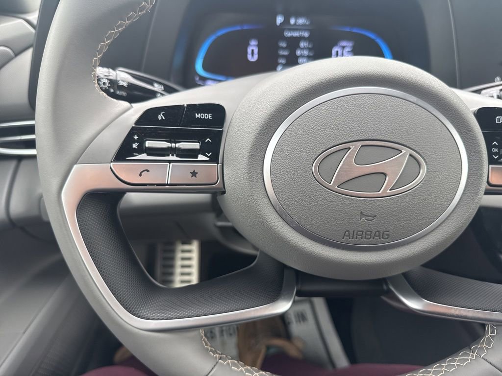 Used 2025 Hyundai Elantra Sport image 29