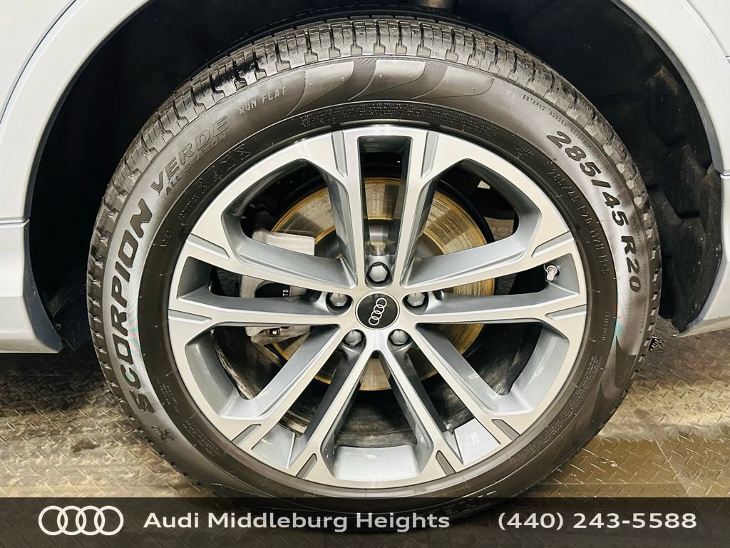 Certified 2025 Audi Q7 2.0T Premium w/ Convenience Plus Package AWD/4WD image 35