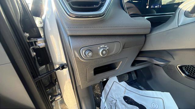 Used 2025 Chevrolet TrailBlazer LT AWD/4WD image 11